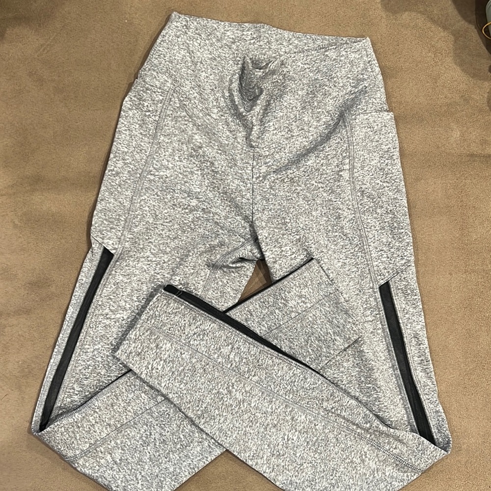 Pink grey leggings size XS with side pockets and mesh material